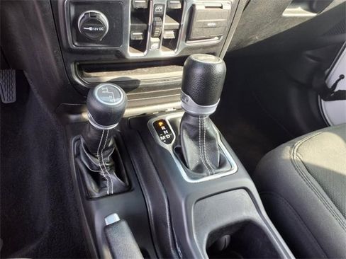 Used 2022 Jeep Wrangler Unlimited Sahara image 12