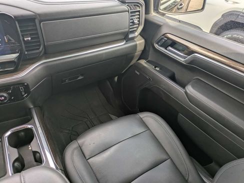 Used 2022 Chevrolet Silverado 1500 RST w/ Redline Edition AWD/4WD image 18