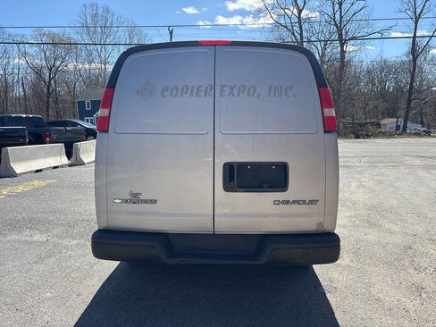 Used 2006 Chevrolet Express 2500 image 14