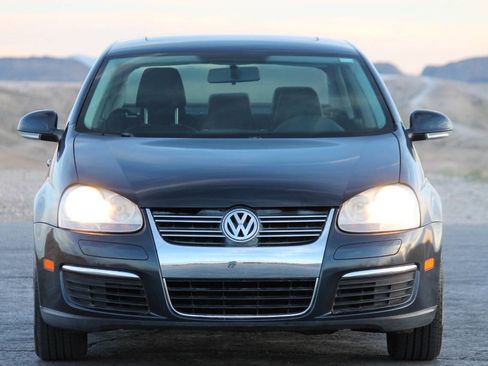 Used 2010 Volkswagen Jetta SE image 3