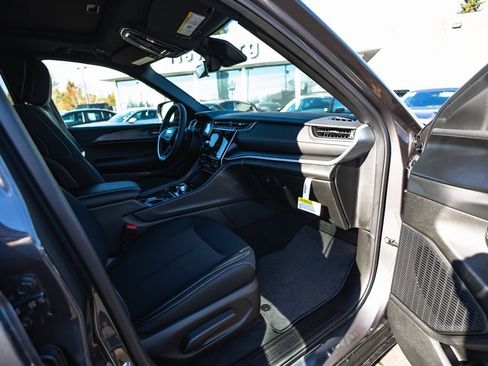 New 2025 Jeep Grand Cherokee Laredo X w/ Trailer Tow Package image 29