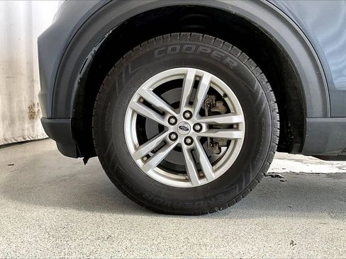 Used 2022 Ford Explorer XLT image 6