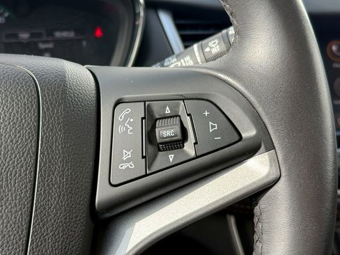 Used 2022 Chevrolet Trax LT w/ LT Convenience Package image 23