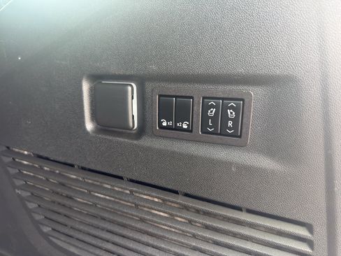 Certified 2023 GMC Yukon XL AT4 w/ AT4 Premium Plus Package AWD/4WD image 35