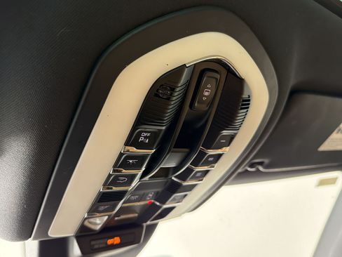 Used 2018 Porsche Macan AWD/4WD image 19