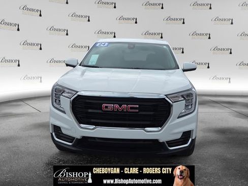 Used 2024 GMC Terrain SLE w/ LPO, Floor Liner Package FWD image 13