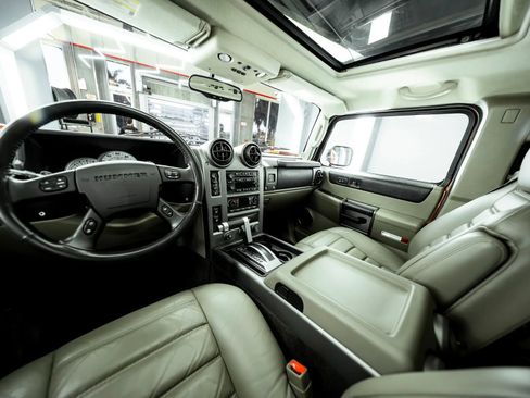 Used 2003 HUMMER H2 w/ Preferred Equipment Group AWD/4WD image 42
