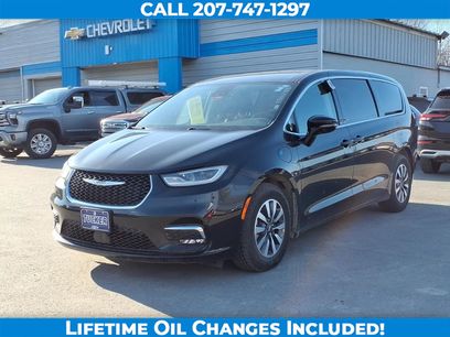 Used 2024 Chrysler Pacifica Select