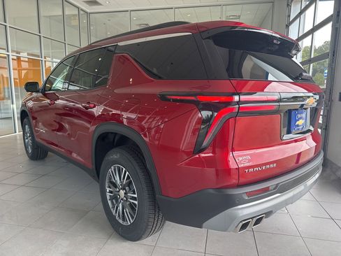 New 2026 Chevrolet Traverse LT w/ Driver Confidence Package FWD image 6