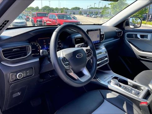 Used 2024 Ford Explorer XLT w/ Equipment Group 202A AWD/4WD image 17