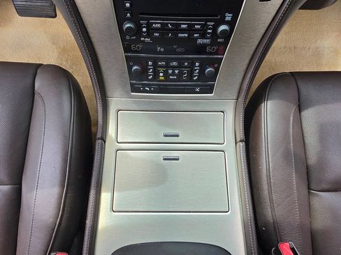 Used 2010 Cadillac Escalade ESV Platinum RWD image 39