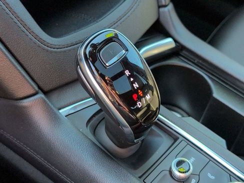 Used 2025 Cadillac XT6 Luxury image 14