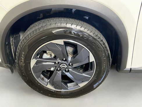 Used 2025 Nissan Rogue SV FWD image 13