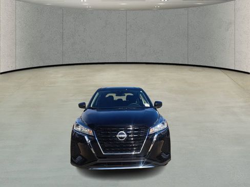 Used 2024 Nissan Kicks S image 3