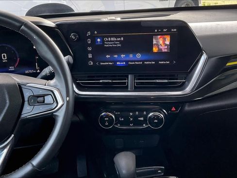 Used 2024 Chevrolet Trax ACTIV w/ Sunroof Package image 8