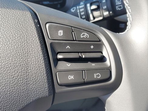 Certified 2025 Hyundai Venue SEL FWD image 19