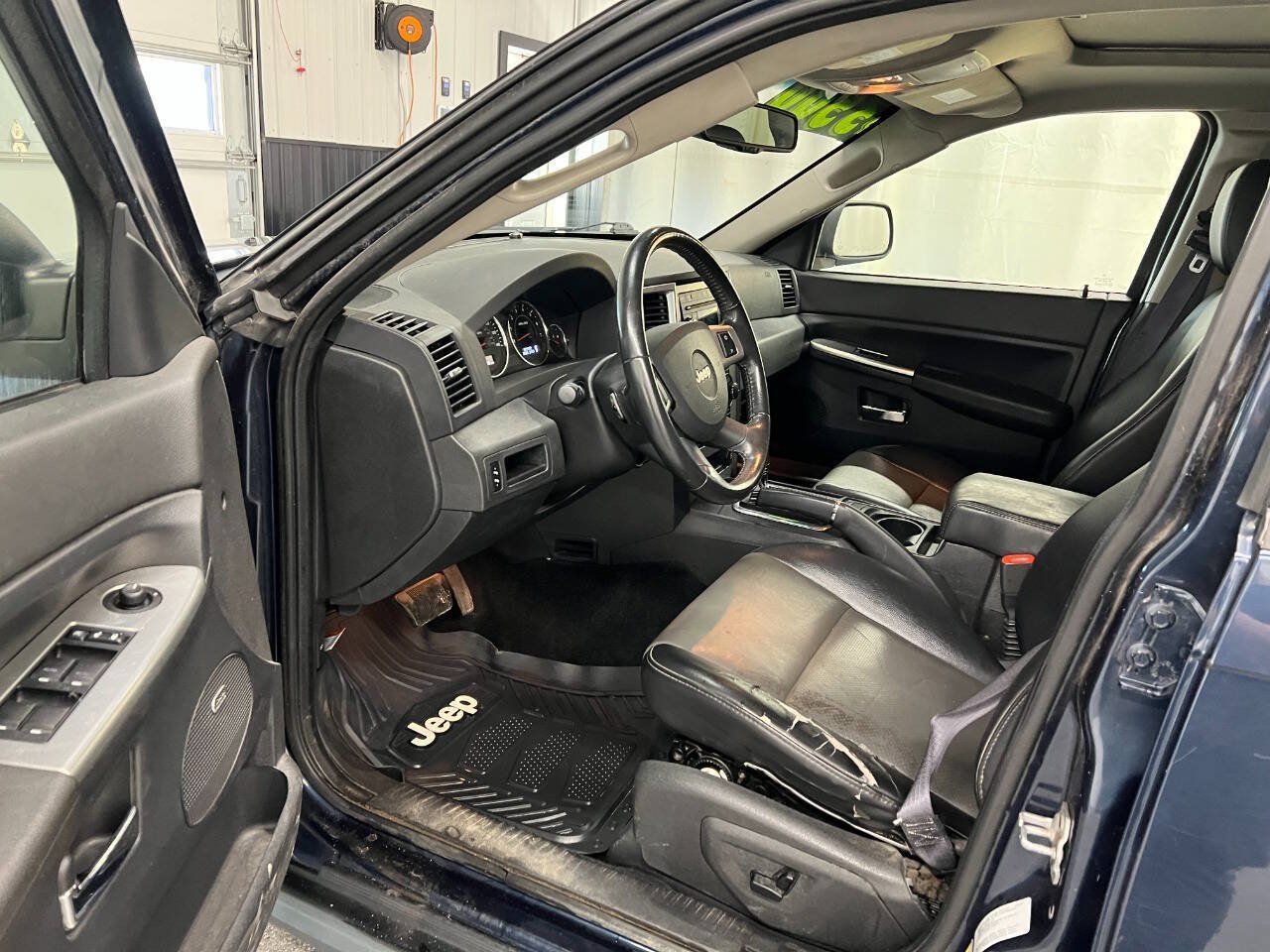 Used 2009 Jeep Grand Cherokee Laredo AWD/4WD image 7