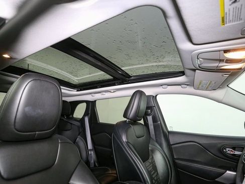 Used 2022 Jeep Cherokee Latitude w/ Sun & Sound Group image 17