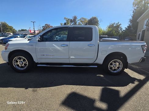 Used 2014 Nissan Titan SV w/ SV Value Truck Package image 4