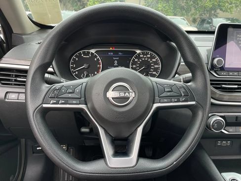 Used 2024 Nissan Altima 2.5 SV FWD image 14