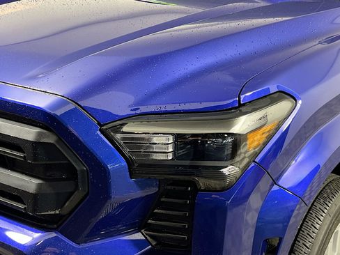 Used 2025 Toyota Tacoma SR5 image 11