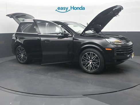 Used 2025 Porsche Cayenne AWD/4WD image 35