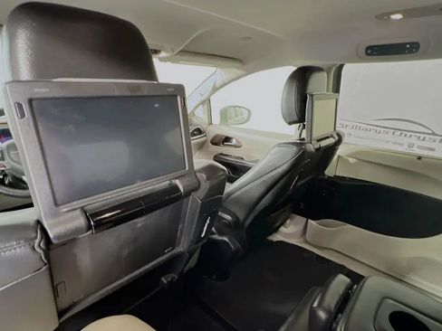 Used 2017 Chrysler Pacifica Touring-L Plus w/ Advanced Safetytec Group FWD image 25
