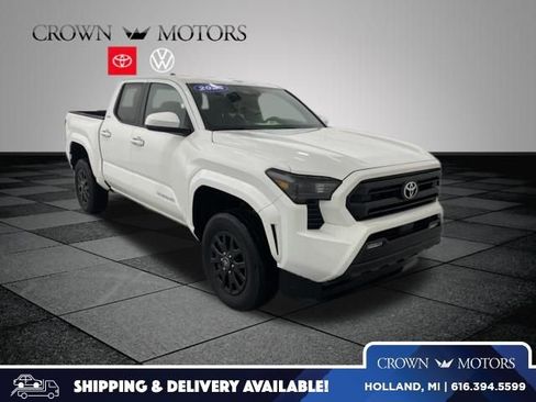 Used 2025 Toyota Tacoma SR5 AWD/4WD image 1