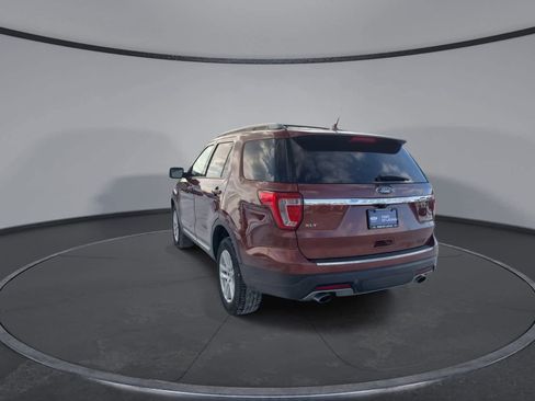 Used 2018 Ford Explorer XLT w/ Equipment Group 202A image 6