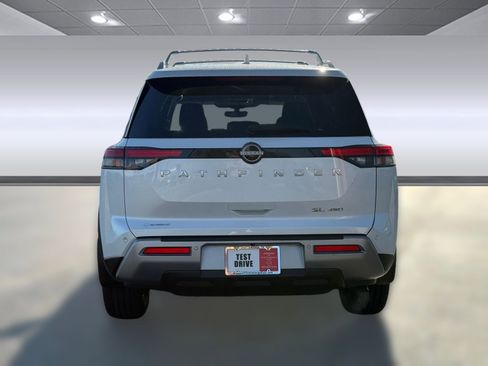 New 2025 Nissan Pathfinder SL image 9