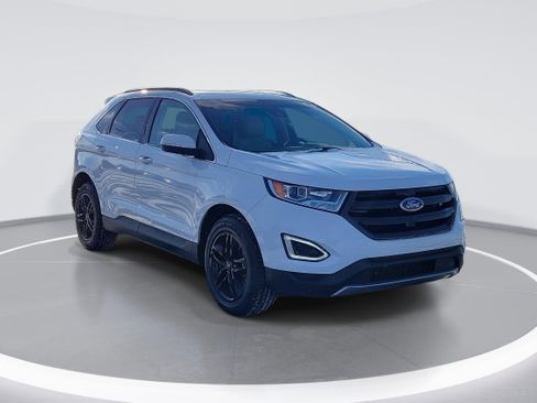 Used 2018 Ford Edge SEL w/ Equipment Group 201A image 2