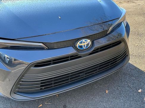 Certified 2025 Toyota Corolla LE image 29