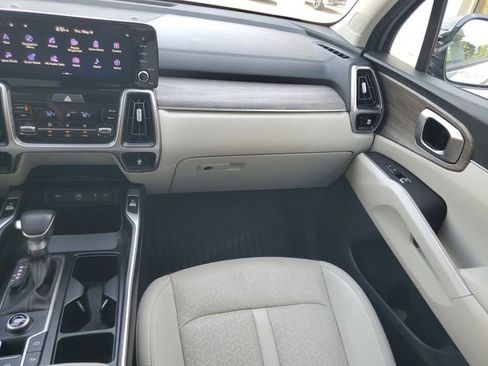 Used 2023 Kia Sorento EX w/ Panoramic Sunroof Package FWD image 30