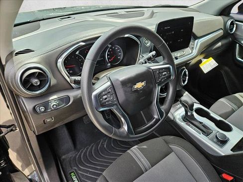 Used 2024 Chevrolet Blazer LT w/ Convenience Package FWD image 9