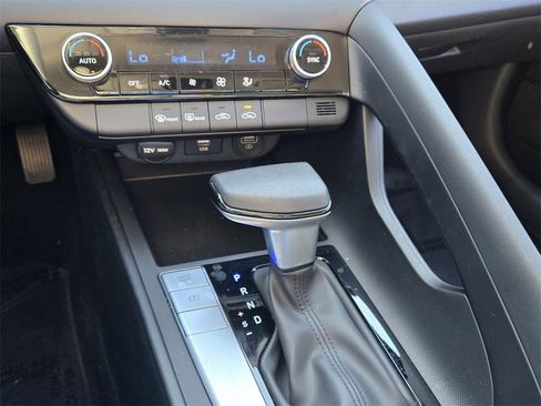 Certified 2023 Hyundai Elantra SEL image 18