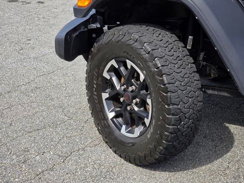 Used 2025 Jeep Wrangler Unlimited Rubicon AWD/4WD image 27