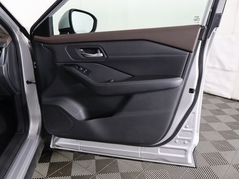 Used 2022 Nissan Rogue SL image 26