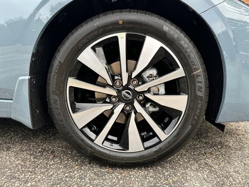 New 2025 Nissan Sentra SV w/ SV Premium Package image 12