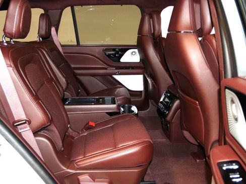 Used 2024 Lincoln Aviator Black Label AWD/4WD image 74