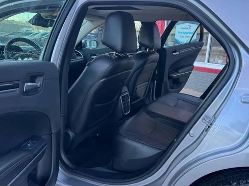 Used 2017 Chrysler 300 C image 8