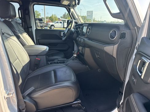 Used 2023 Jeep Wrangler Unlimited Sahara w/ Cold Weather Group AWD/4WD image 13