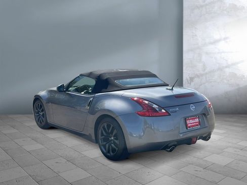 Used 2018 Nissan 370Z Roadster RWD image 4