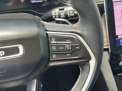 Used 2023 Jeep Grand Cherokee L Limited w/ Luxury Tech Group II AWD/4WD image 25
