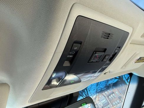 Used 2020 Lexus ES 300h w/ Premium Package image 25