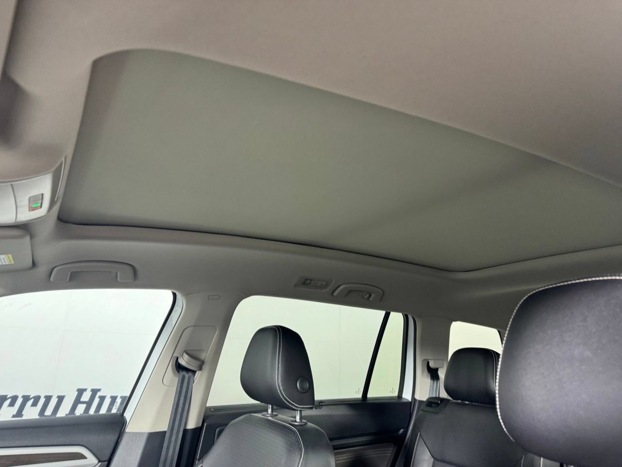 Used 2023 Volkswagen Atlas SE w/ Panoramic Sunroof Package FWD image 12