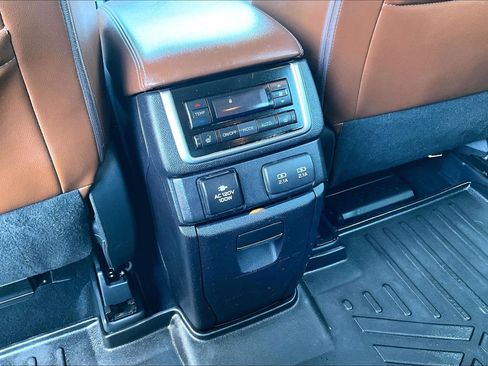 Used 2019 Subaru Ascent Touring image 32