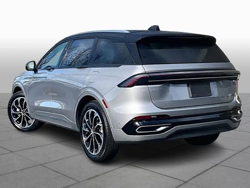 Used 2024 Lincoln Nautilus Reserve image 11