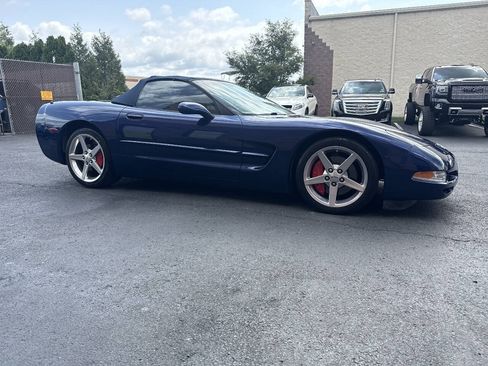 Used 2004 Chevrolet Corvette Convertible w/ Preferred Equipment Group RWD image 7