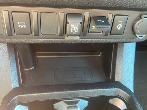 Used 2021 Toyota Tacoma TRD Off-Road image 17