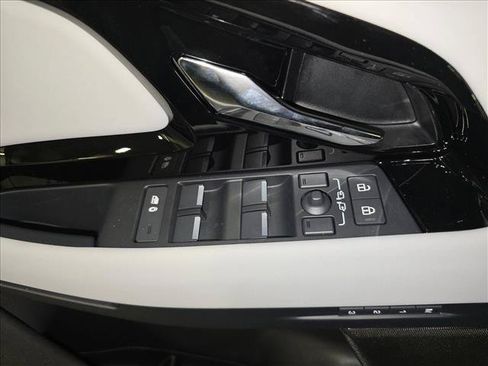 New 2026 Land Rover Range Rover Evoque S AWD/4WD image 28